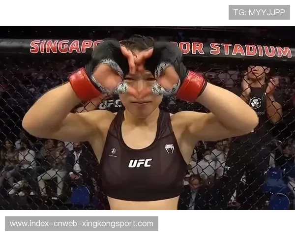 UFC女拳手赛后猛击,拳套飞出屏幕的瞬间燃爆全场! UFC女拳手赛后猛击,拳套飞出屏幕的瞬间燃爆全场!
