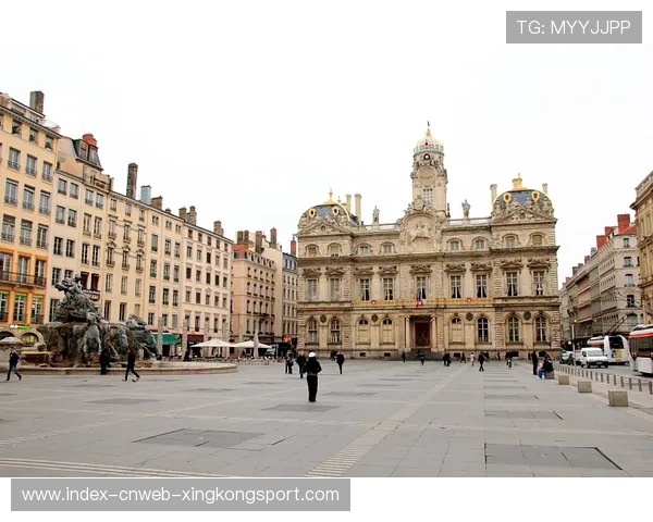 里昂冬窗全新布局:高视野中前卫加盟,开启未来新篇章 里昂冬窗全新布局:高视野中前卫加盟,开启未来新篇章